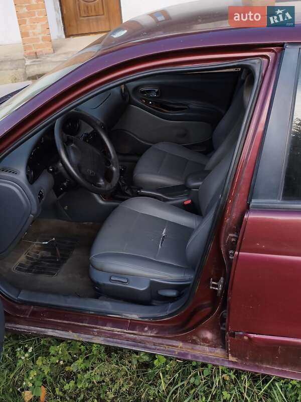Седан Daewoo Leganza 1998 в Черновцах