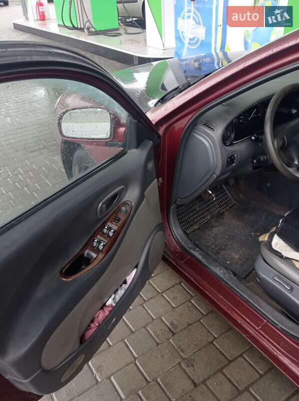 Седан Daewoo Leganza 1998 в Дніпрі