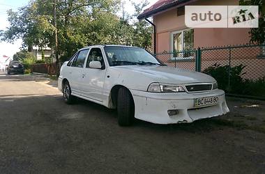 Седан Daewoo Nexia 1996 в Львове