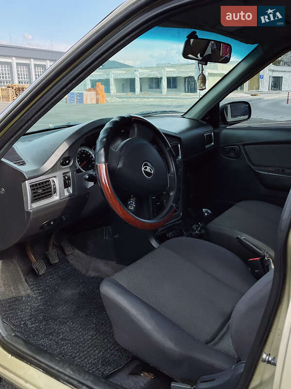 Седан Daewoo Nexia 2008 в Ужгороді