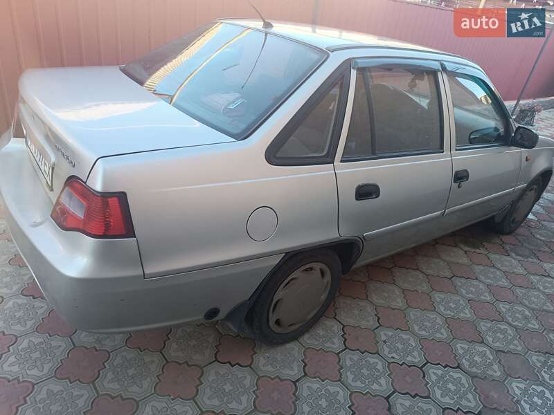 Седан Daewoo Nexia 2009 в Коростене