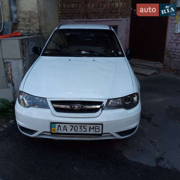 Седан Daewoo Nexia 2011 в Киеве