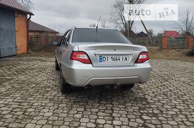 Седан Daewoo Nexia 2012 в Любешове