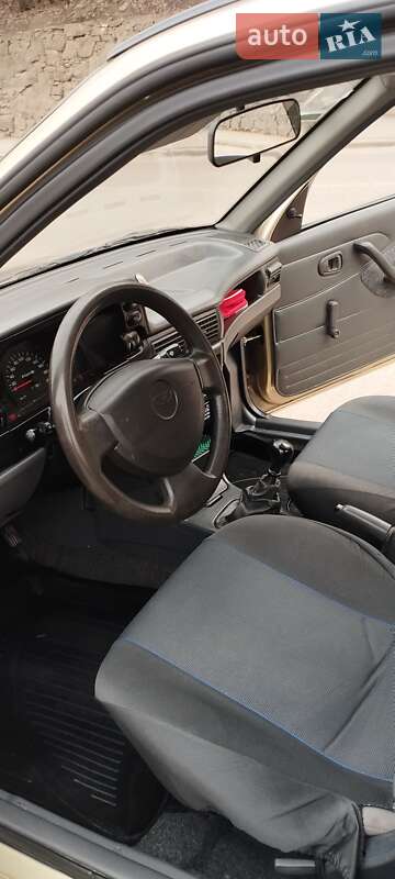 Седан Daewoo Nexia 2008 в Бориславе