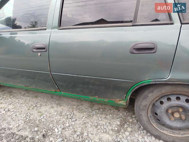 Седан Daewoo Nexia 2004 в Вышгороде