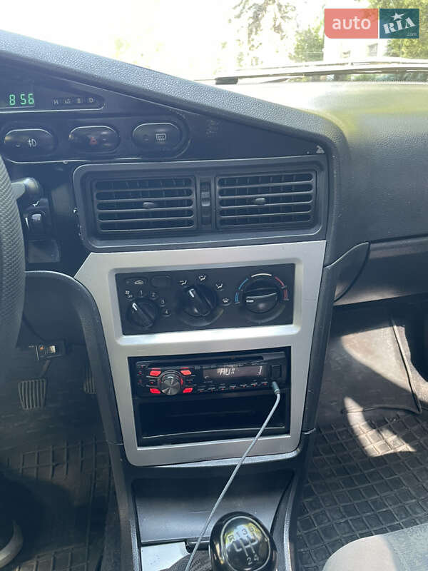 Седан Daewoo Nexia 2010 в Киеве