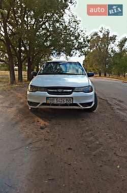 Седан Daewoo Nexia 2011 в 