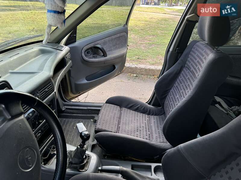 Седан Daewoo Nexia 2006 в Сумах