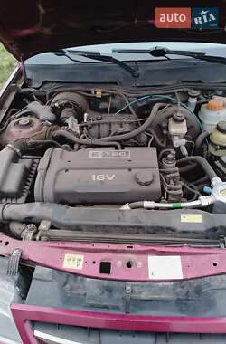 Седан Daewoo Nexia 2012 в 