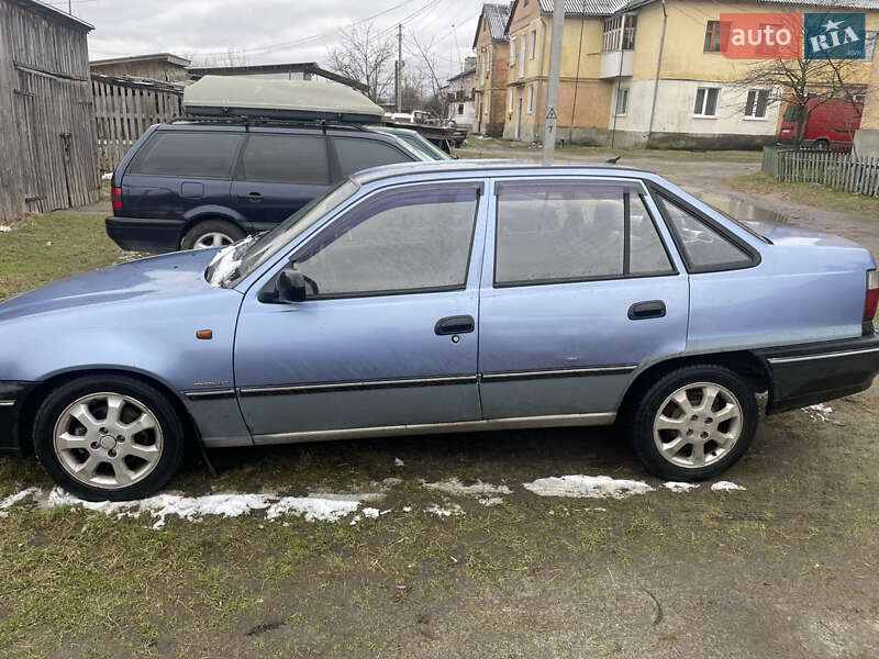 Седан Daewoo Nexia 2008 в Дубровице