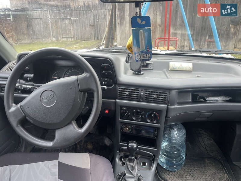 Седан Daewoo Nexia 2008 в Дубровице