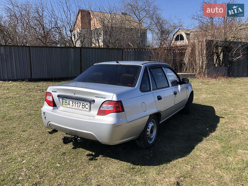 Седан Daewoo Nexia 2013 в Кропивницком