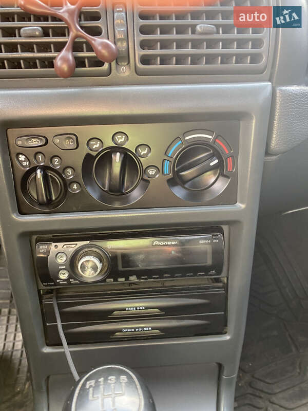 Седан Daewoo Nexia 2006 в Доброславе