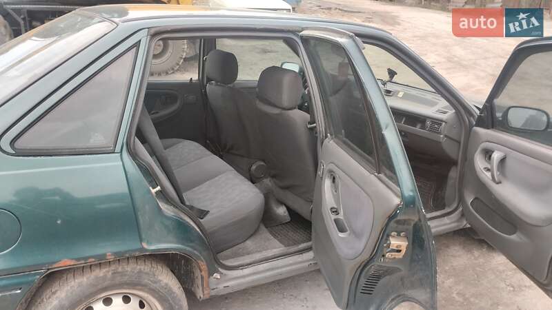 Седан Daewoo Nexia 1997 в Львове