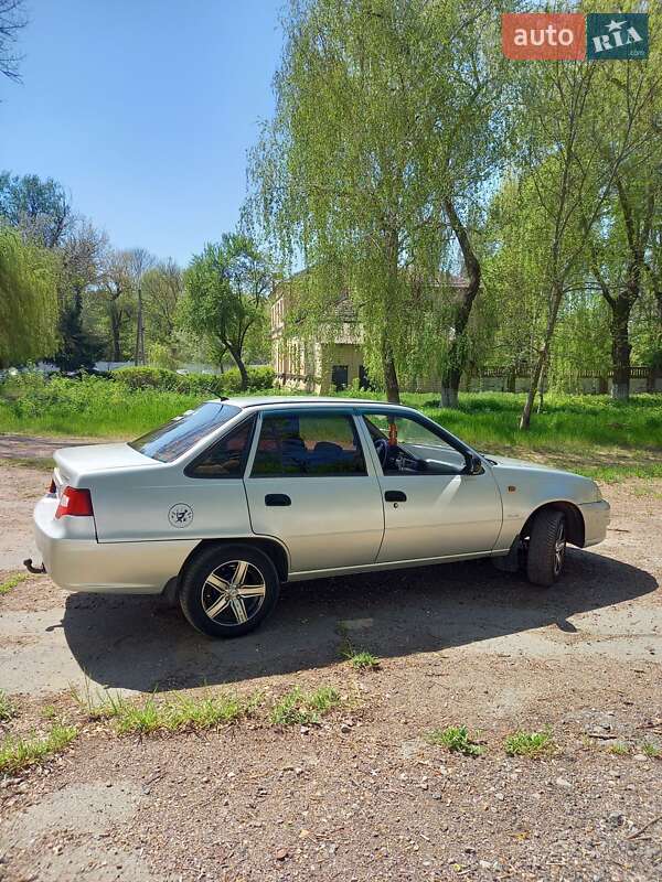 Седан Daewoo Nexia 2008 в 