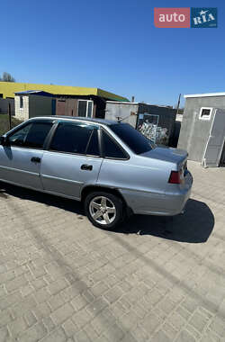 Седан Daewoo Nexia 2011 в 