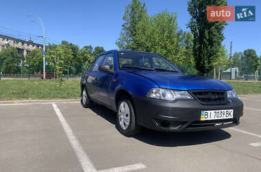 Седан Daewoo Nexia 2011 в 