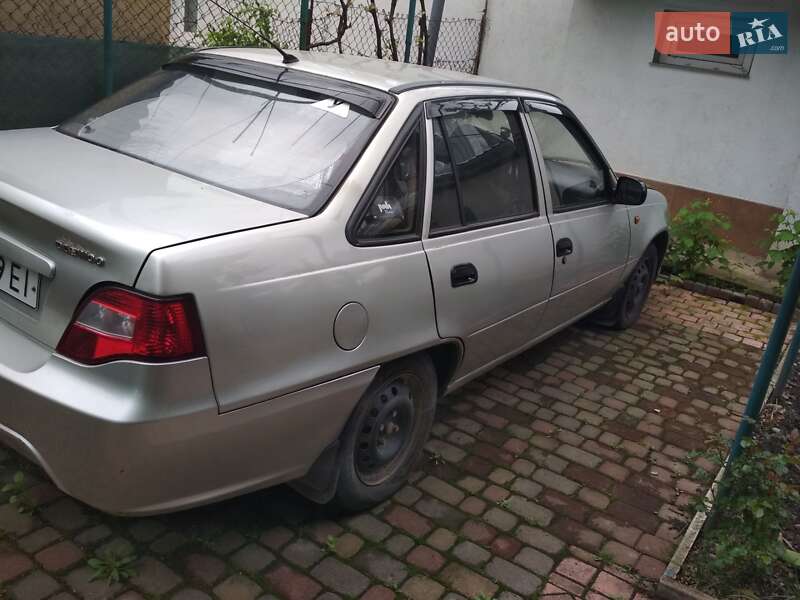 Седан Daewoo Nexia 2008 в Стрию