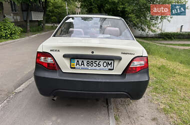 Седан Daewoo Nexia 2011 в 