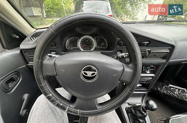 Седан Daewoo Nexia 2011 в 