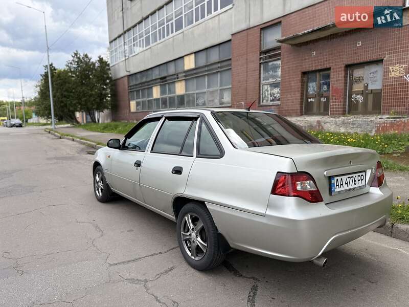 Седан Daewoo Nexia 2008 в Киеве