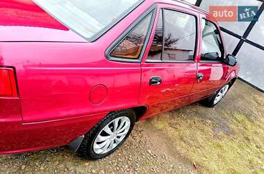 Седан Daewoo Nexia 2010 в 