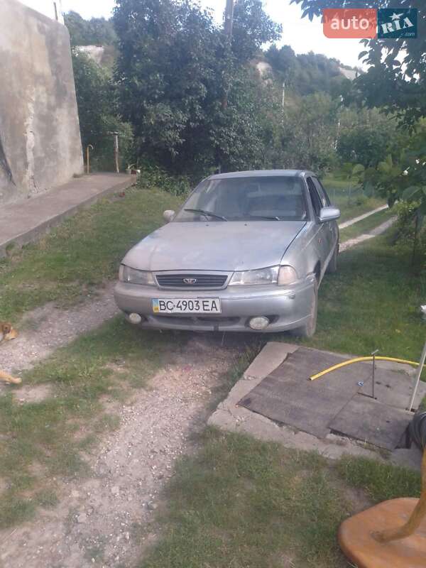 Седан Daewoo Nexia 1995 в Монастириській