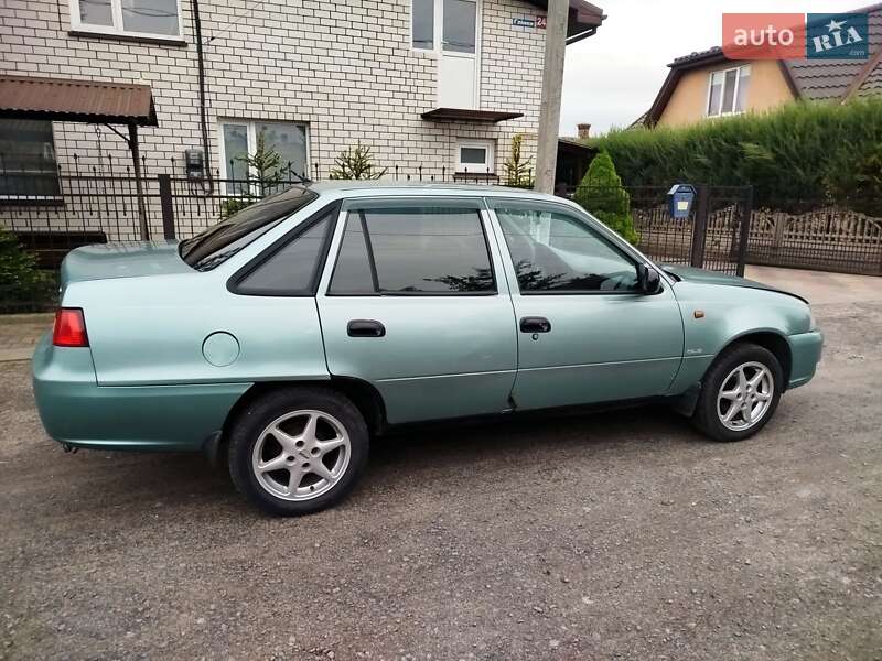 Седан Daewoo Nexia 2008 в Луцке