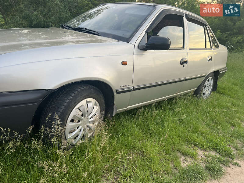 Седан Daewoo Nexia 2007 в Теплике