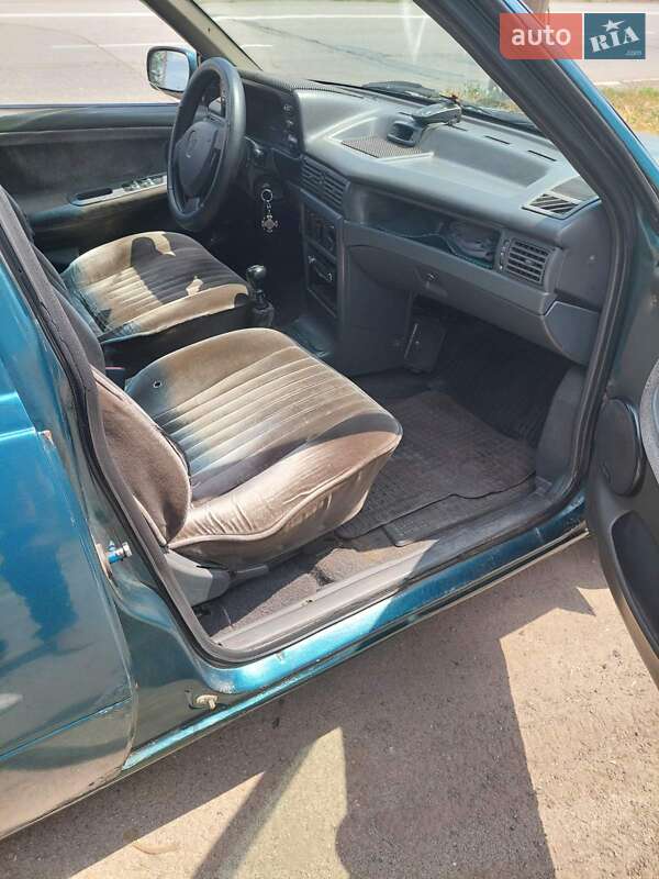 Седан Daewoo Nexia 1995 в Кривом Роге