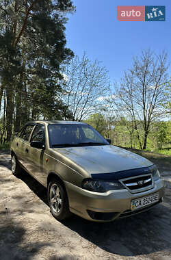 Седан Daewoo Nexia 2011 в 