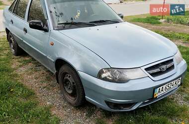 Седан Daewoo Nexia 2011 в 