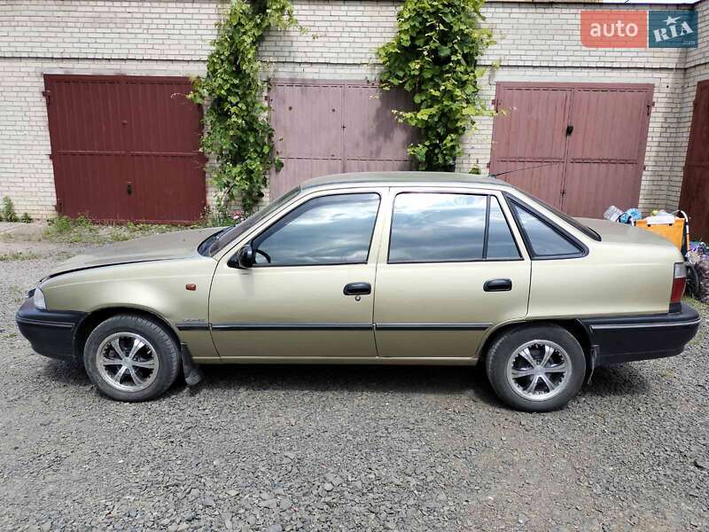 Седан Daewoo Nexia 2008 в Луцке