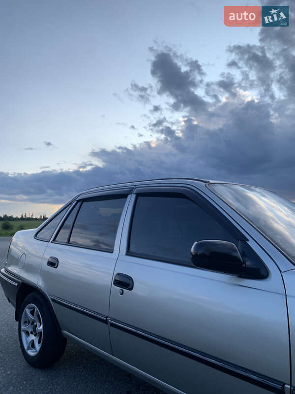 Седан Daewoo Nexia 2008 в Чернигове