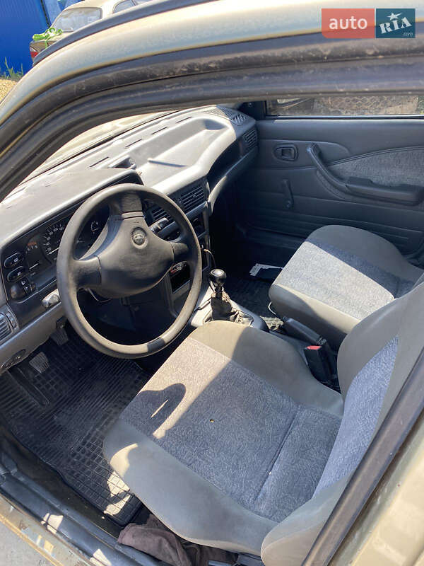Седан Daewoo Nexia 2005 в Димері