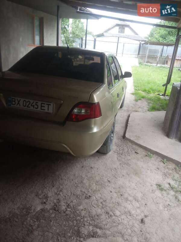 Седан Daewoo Nexia 2011 в 