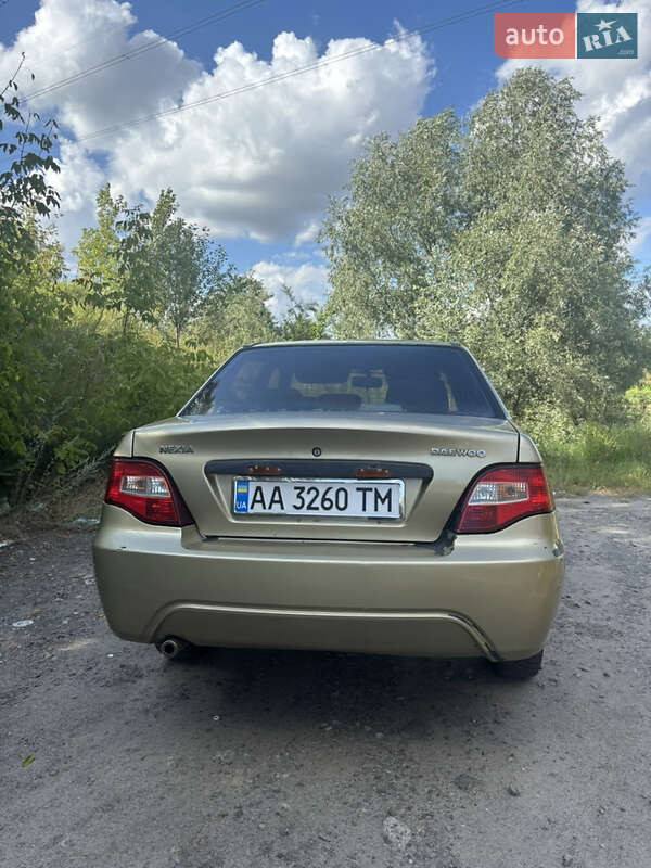 Седан Daewoo Nexia 2011 в Вишневом фото 3 Седан Daewoo Nexia 2011 в Вишневом