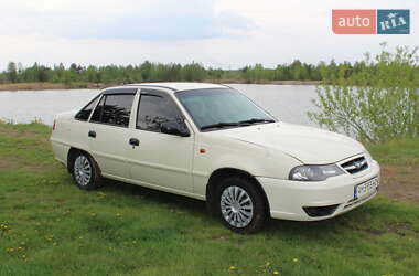 Седан Daewoo Nexia 2012 в Коростене