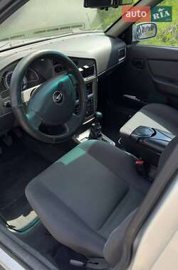 Седан Daewoo Nexia 2012 в 