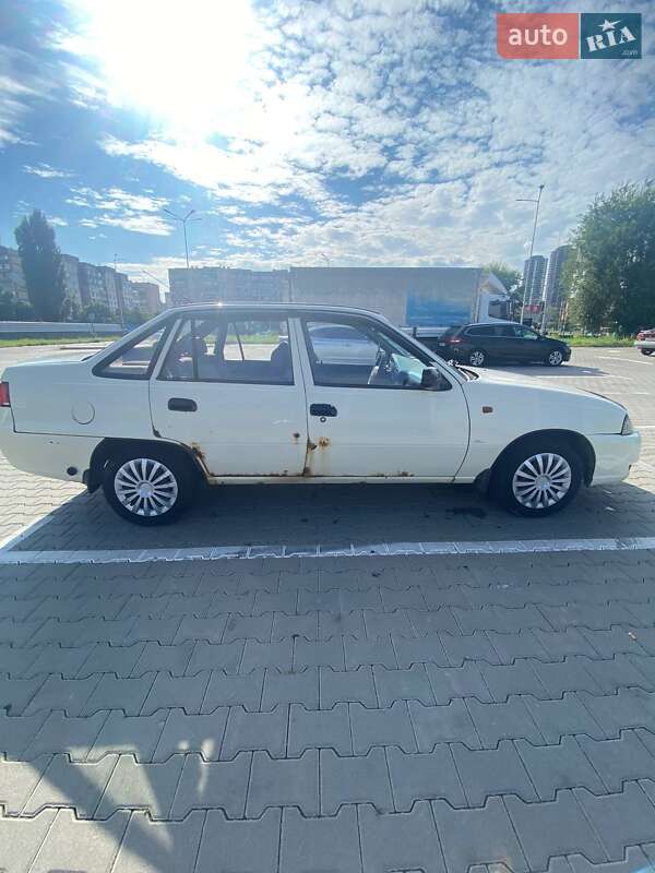 Седан Daewoo Nexia 2010 в Киеве