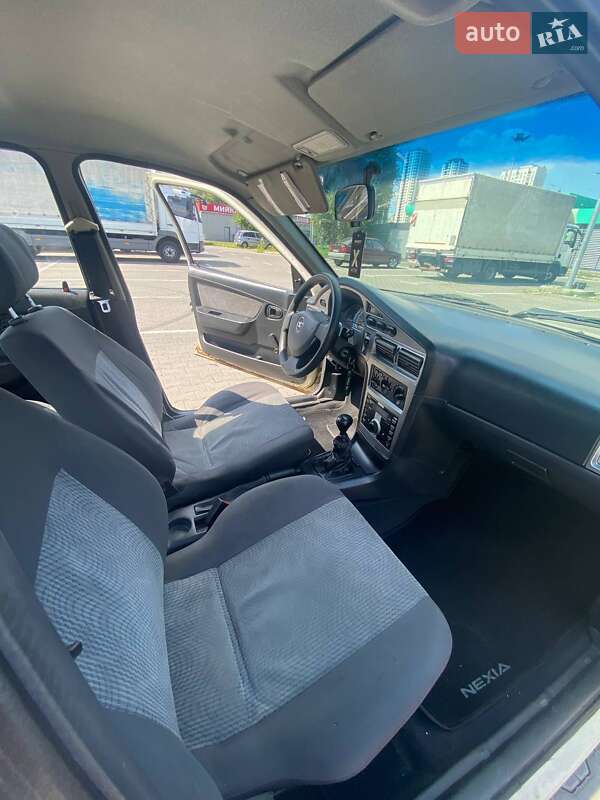 Седан Daewoo Nexia 2010 в Киеве