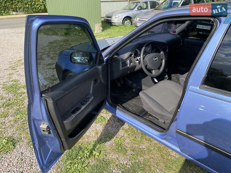Седан Daewoo Nexia 2009 в Киеве