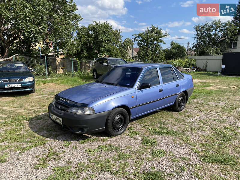 Седан Daewoo Nexia 2009 в Киеве