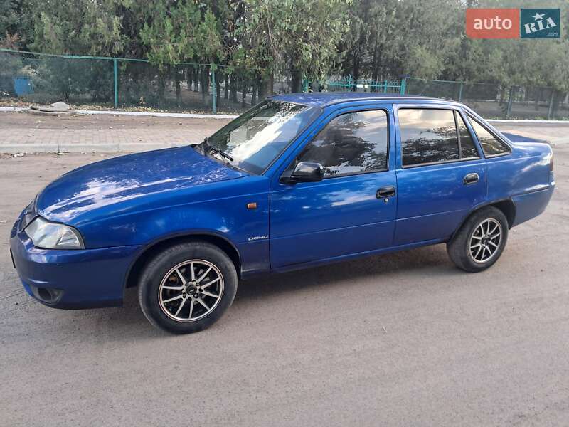 Седан Daewoo Nexia 2011 в 