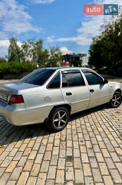 Седан Daewoo Nexia 2012 в 