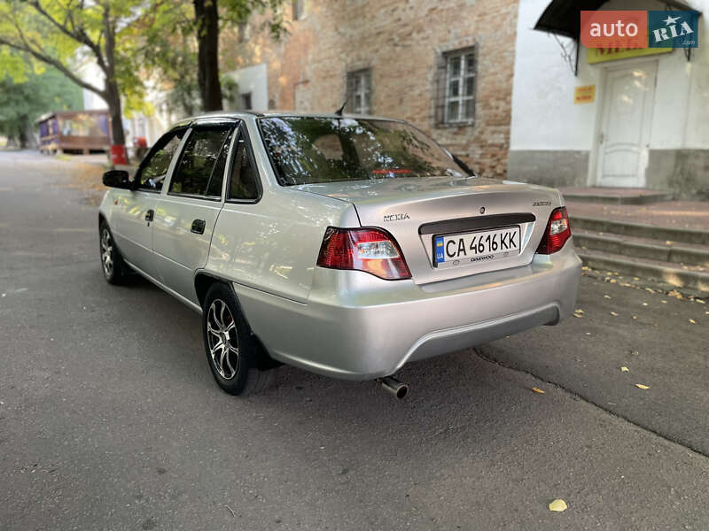 Седан Daewoo Nexia 2011 в Умани