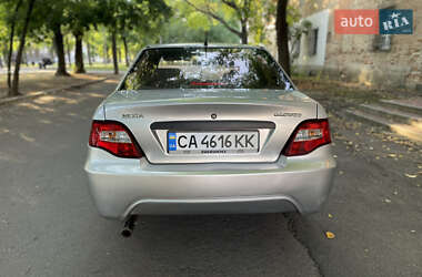 Седан Daewoo Nexia 2011 в 