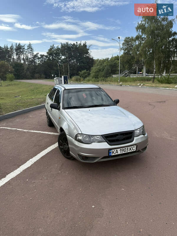 Седан Daewoo Nexia 2012 в 