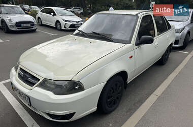 Седан Daewoo Nexia 2010 в Киеве