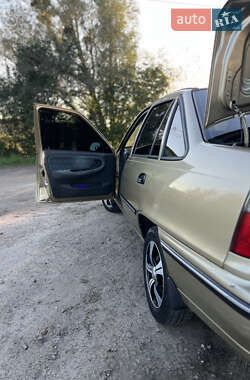 Седан Daewoo Nexia 2007 в 